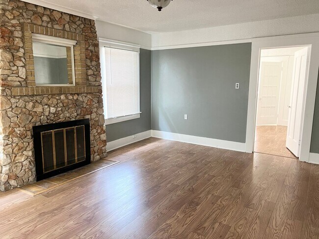 Building Photo - 2 bedroom / 1 bath in Tower District