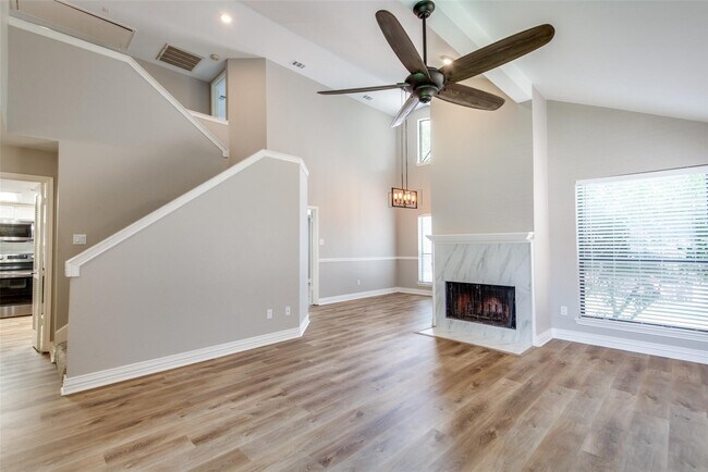 Foto del edificio - 3813 Beaumont Ln
