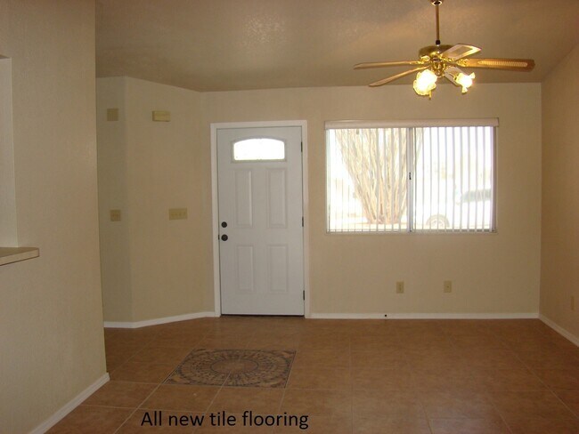 Foto del edificio - 3444 Bluegrass Dr