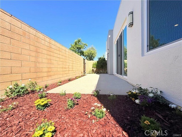 Building Photo - 268 Novel