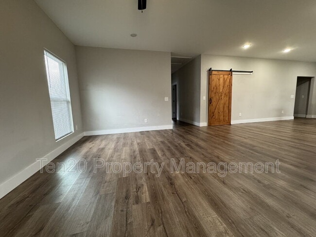 Foto del edificio - 1346 Ingersoll Dr