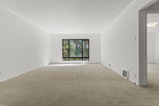 Building Photo - LARGE UCSF 1 BED APT W/ ONSITE LAUNDRY
