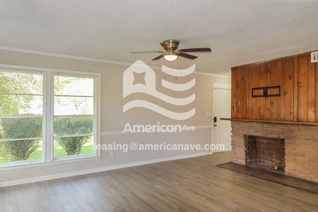 Foto del edificio - 2145 Meadowlane Dr