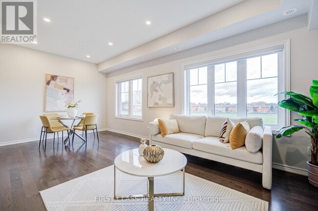 Photo du bâtiment - 13 Eaton Park Ln