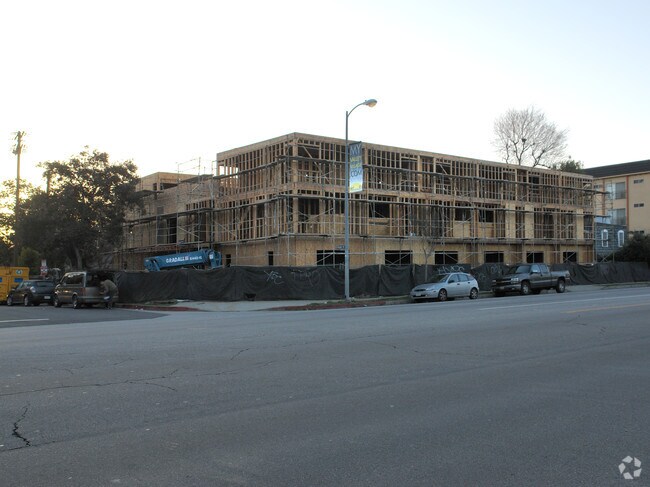 Building Photo - 5056 Laurel Canyon Blvd