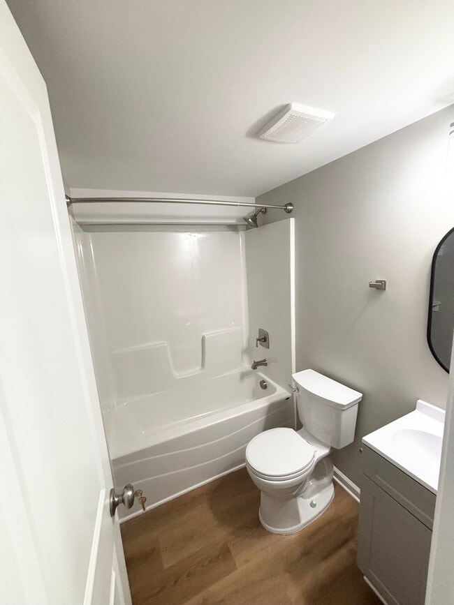 Building Photo - 626 Middle St