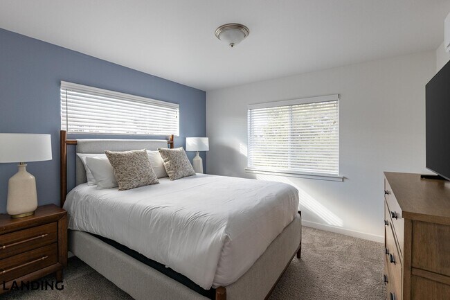 Foto del edificio - 355 Bradley Blvd