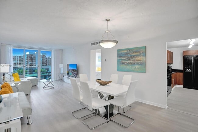 Building Photo - 3000 S Ocean Dr