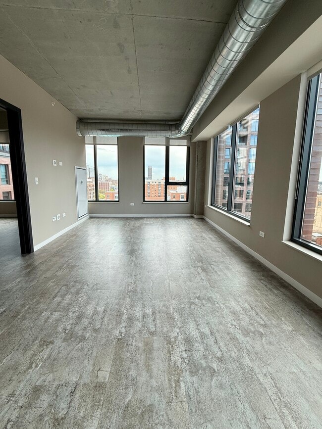Building Photo - 917 W Washington Blvd