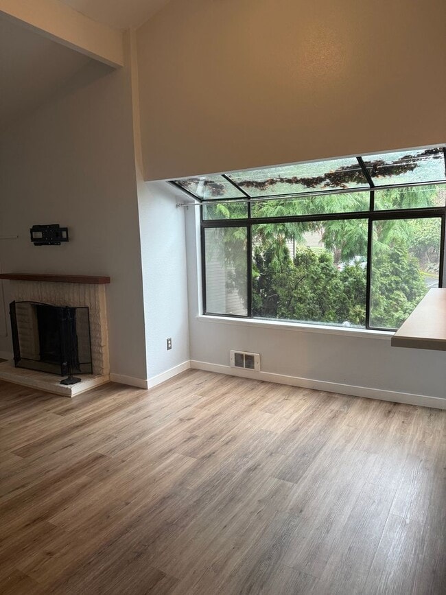 Building Photo - Condo near the beach - top floor