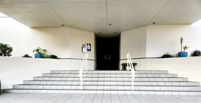 Building Photo - 5950 Pelican Bay Plaza S