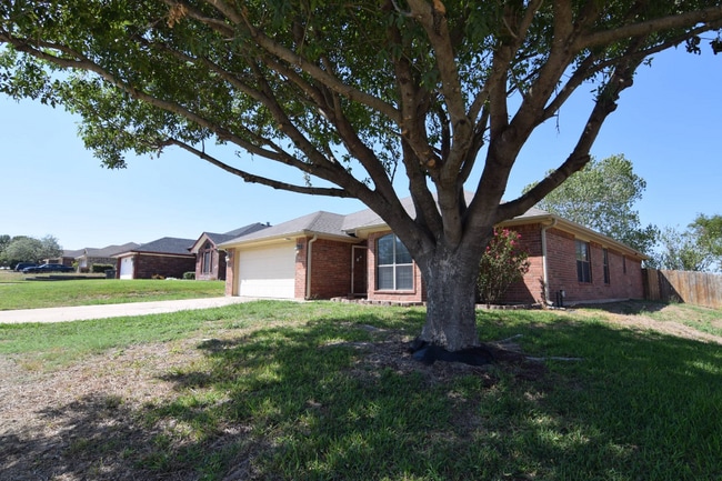 Building Photo - 5703 Golden Dr