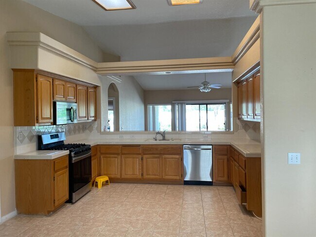 Building Photo - 27558 Cloverleaf Dr