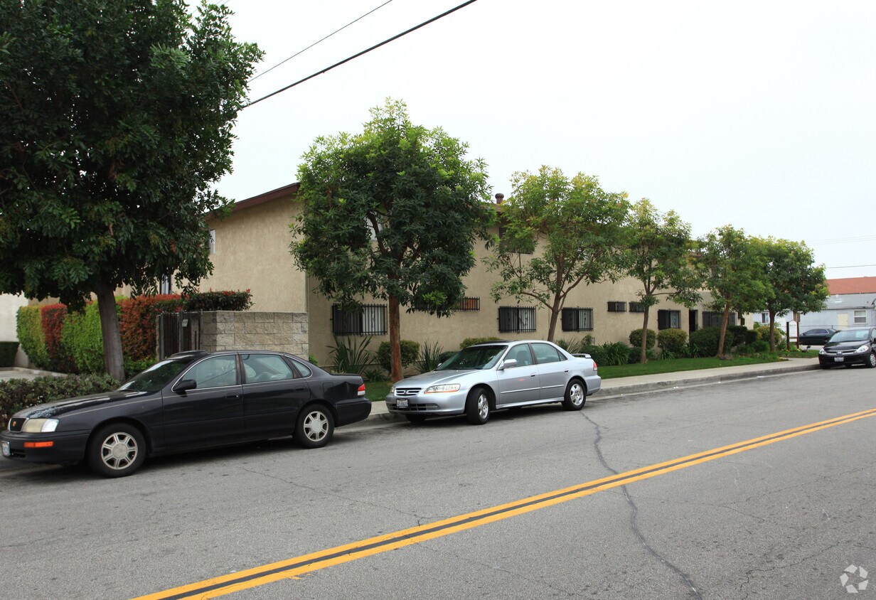 Building Photo - Beach Apartments
