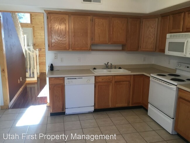Building Photo - 2 br, 2 bath House - 684 W Buena Vista Blv...
