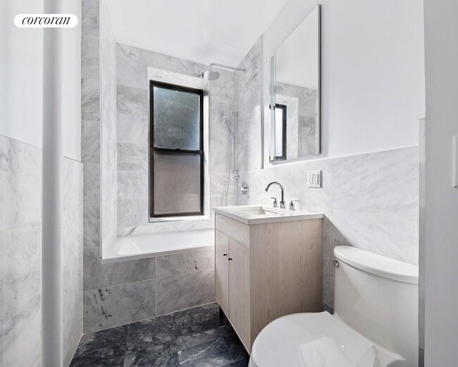 Foto del edificio - 24-39 38th Street D8