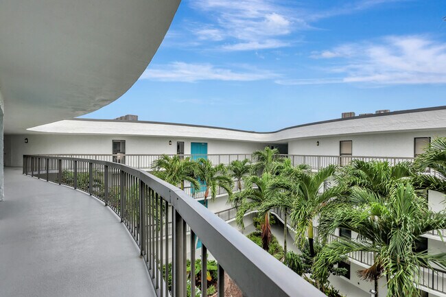 Foto del edificio - 1357 NE Ocean Blvd