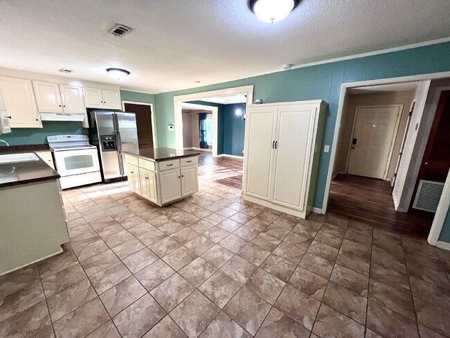 Building Photo - Available now FOR RENT in Headland, AL!!