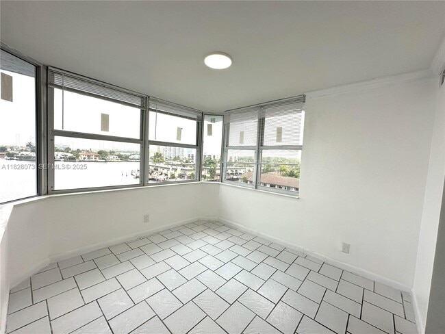 Building Photo - 16570 NE 26th Ave