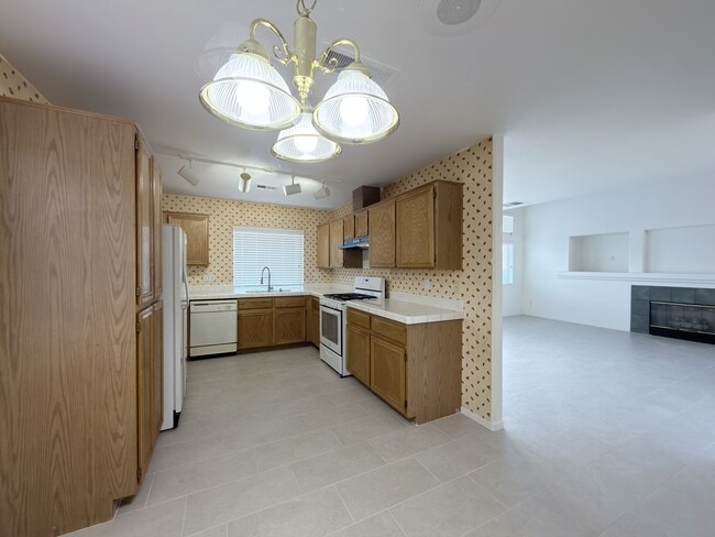 Foto del edificio - 8232 Fame Ave