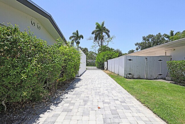 Foto del edificio - 1352 Shadow Ln