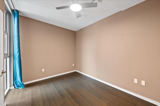 Building Photo - Experience Luxury Living in the Heart of Clarendon