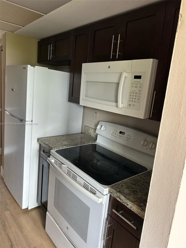 Foto del edificio - 8335 SW 152nd Ave