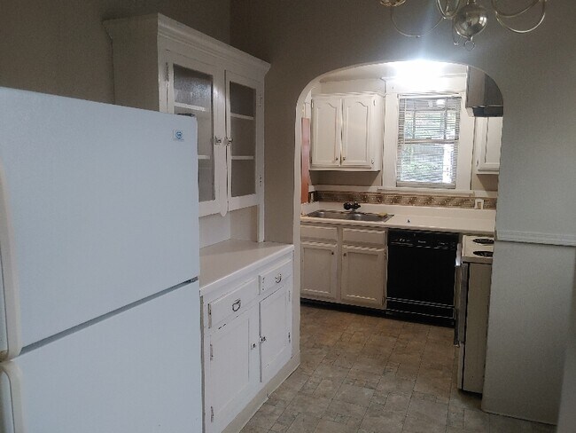 Building Photo - 2300 Elzey Ave