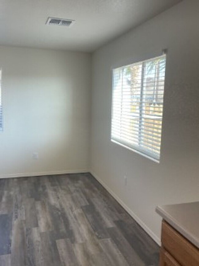 Foto del edificio - 1171 Regency Dr