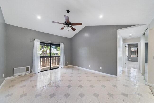 Foto del edificio - 20702 El Toro Rd