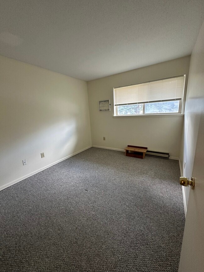 Building Photo - 190 Quarry Hill Rd