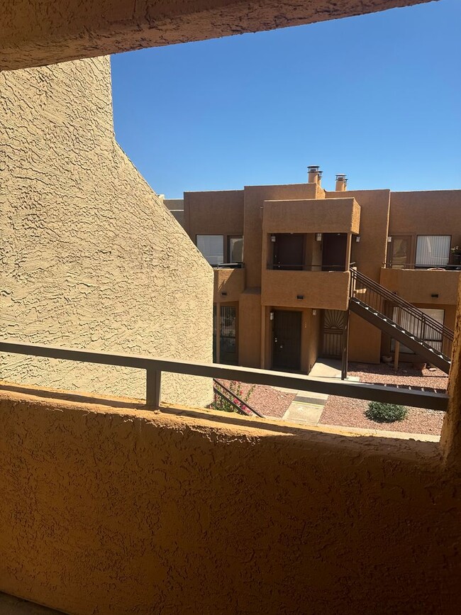 Foto del edificio - 2 BEDROOM UNIT IN CACTUS FLATS IN GLENDALE