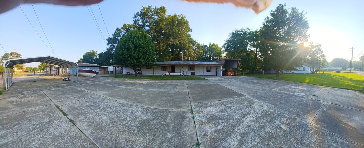3 E Avenue B, Hooks, TX 75561 House Rental in Hooks, TX