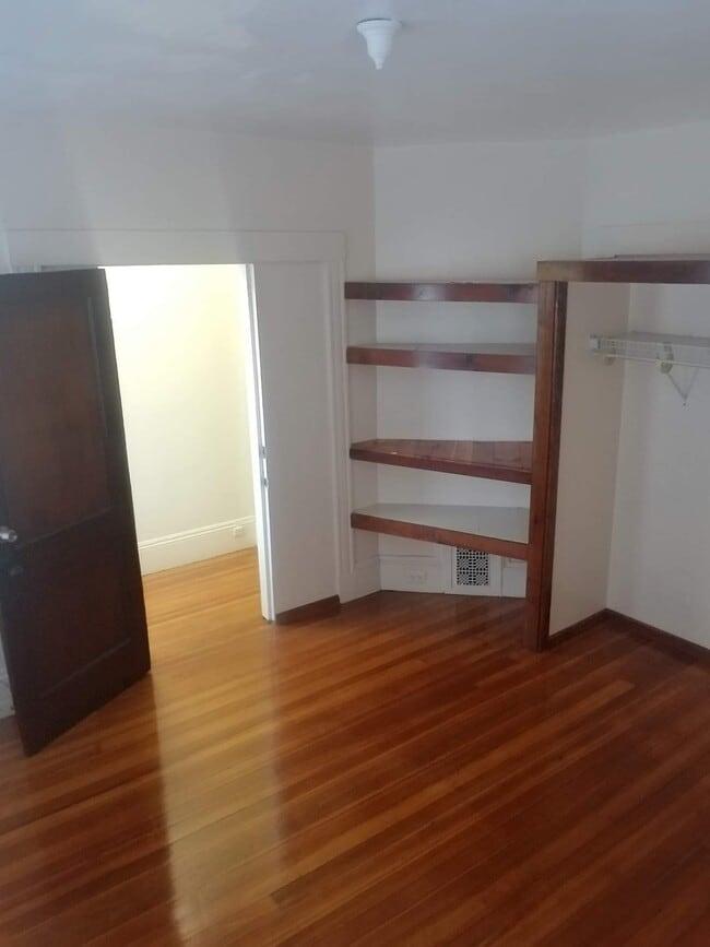 Building Photo - 16 Vermont Ave