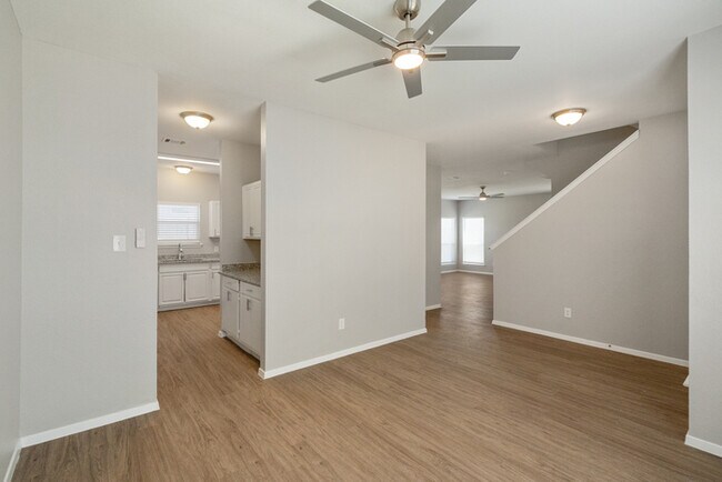 Building Photo - 512 Waterford St