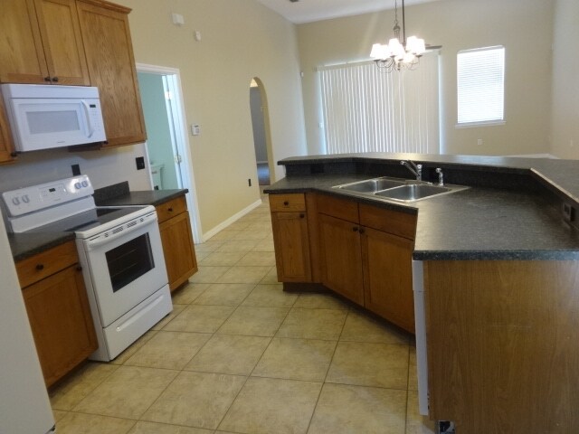 Foto del edificio - 2395 Key Ave