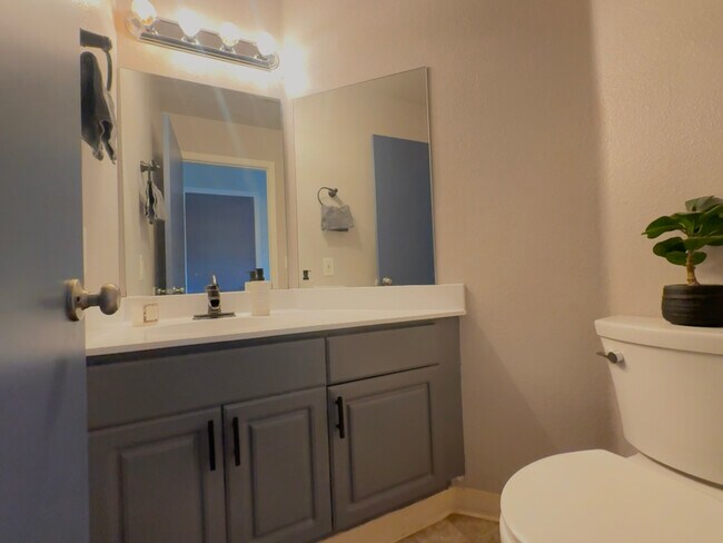 Foto del edificio - 87-366-366 Kulawae St