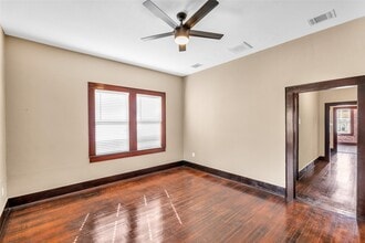 Building Photo - 3010 Avenue Q