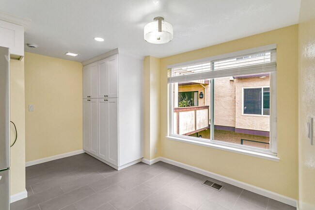 Building Photo - 3 Bedroom Townhouse with Cupertino Schools