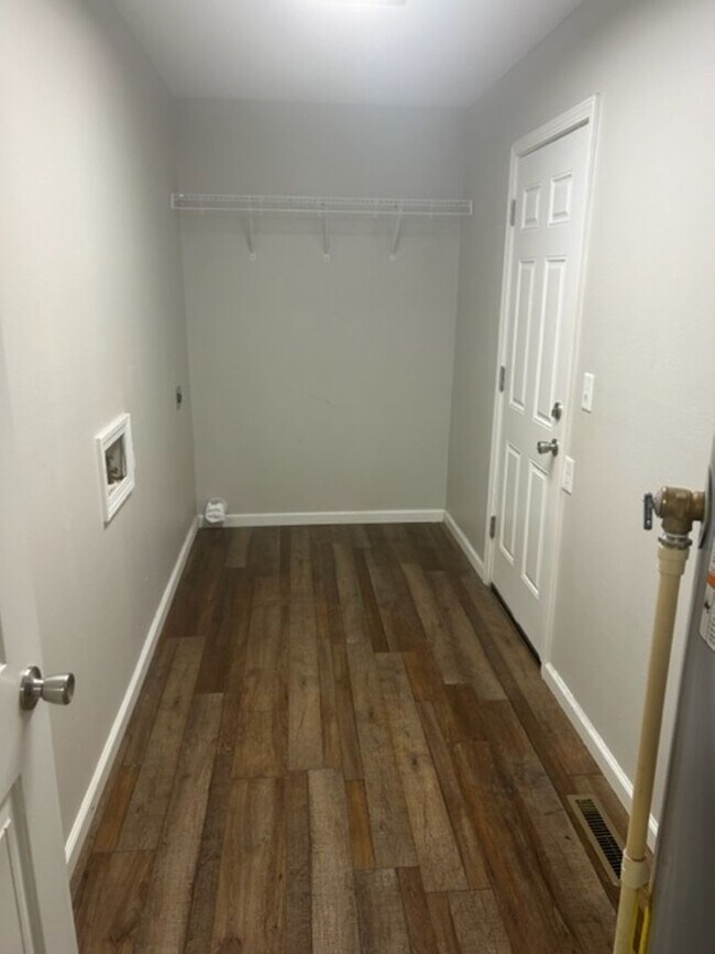 Foto del edificio - FOR LEASE! NEWLY REMODELED 3 BED/1.5 BATH HOME IN CARL JUNCTION-$1300 RENT-$1300 DEPOSIT