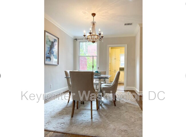 Foto del edificio - 242 Emerson St NW