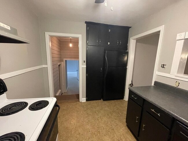 Building Photo - 885 Echles St