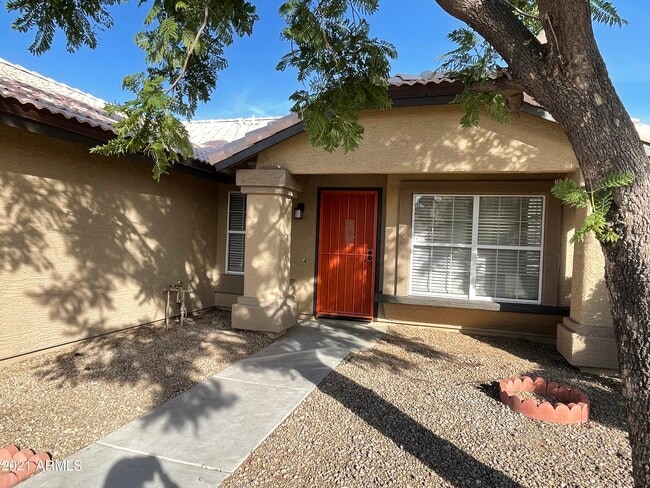 Foto del edificio - 4532 E St John Rd