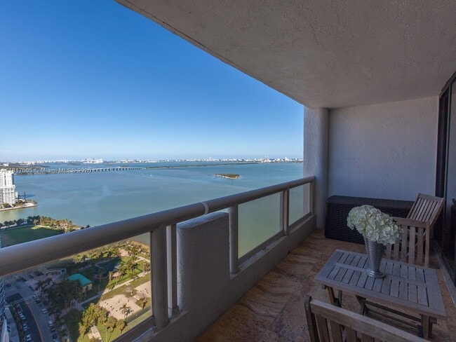 Building Photo - 1717 N Bayshore Dr