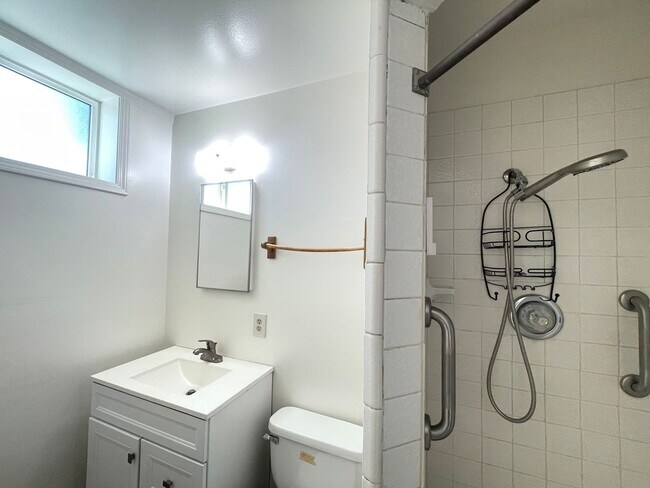 Building Photo - Escondido 1 bedroom 1 bath apartment for rent