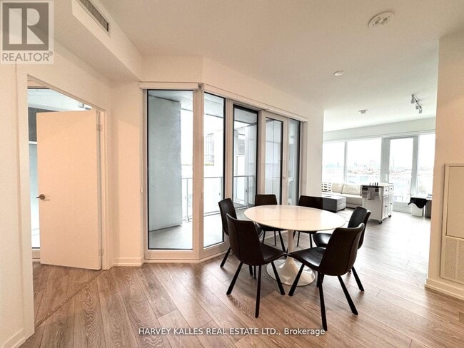 Building Photo - 2020-2020 Bathurst St