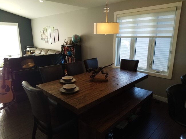 Building Photo - 166 Cougar Crescent