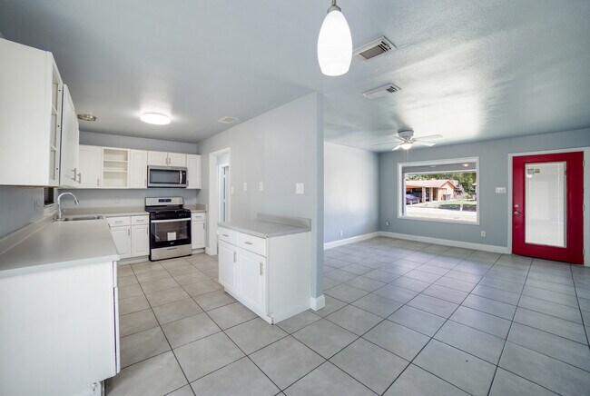 Building Photo - 4231 Dysart Dr