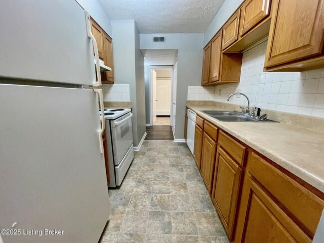 Building Photo - 4506 Landside Dr