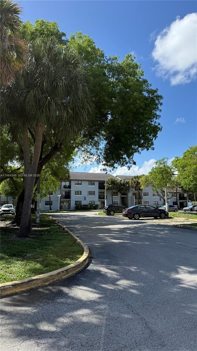 Foto del edificio - 7210 NW 179th St